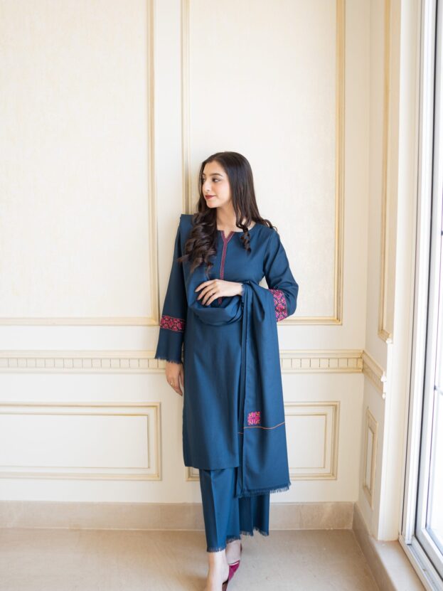 PHULKARI WINTER 2026 EMBROIDERED UNSTICHED DHANAK 3PC WITH EMBROIDERED DHANAK SHAWL