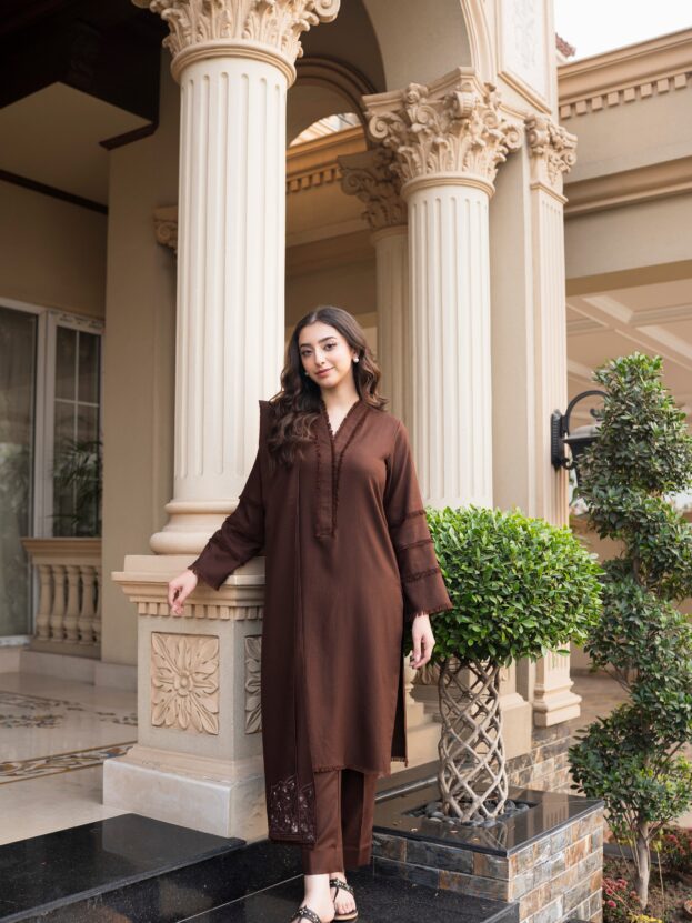 MOCHA WINTER 2026 EMBROIDERED UNSTICHED DHANAK 3PC WITH EMBROIDERED DHANAK SHAWL